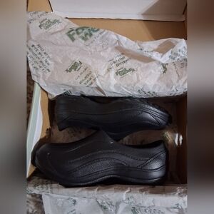 Womens's New Scrub Zone Shoes Size 7